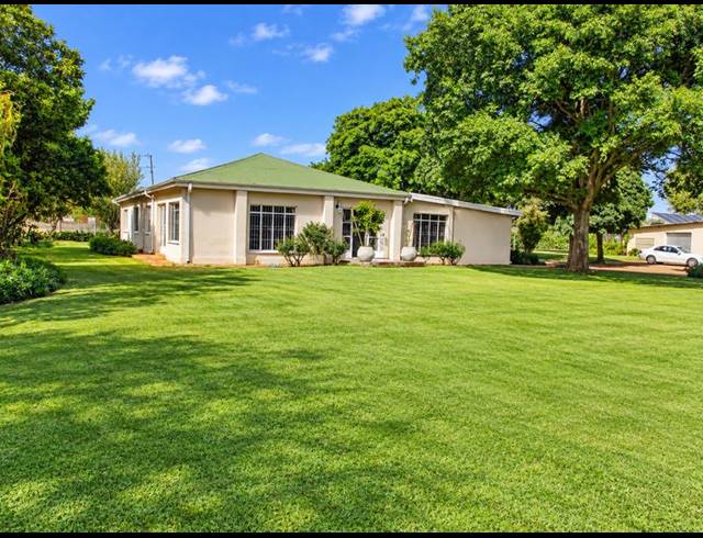 FARM FOR SALE IN BAINSVLEI